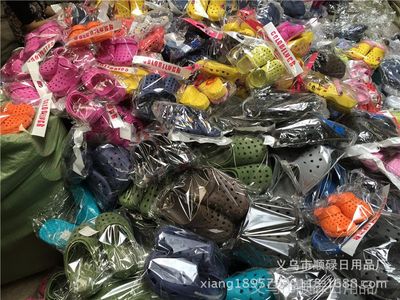 夏季10元模式洞洞鞋 家居拖鞋與沙灘涼鞋的批發(fā)新寵