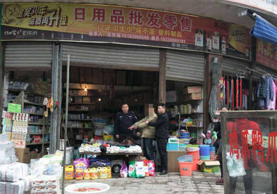 瀘州男子順手牽羊盜七千，錢包隨放陋習(xí)敲警鐘